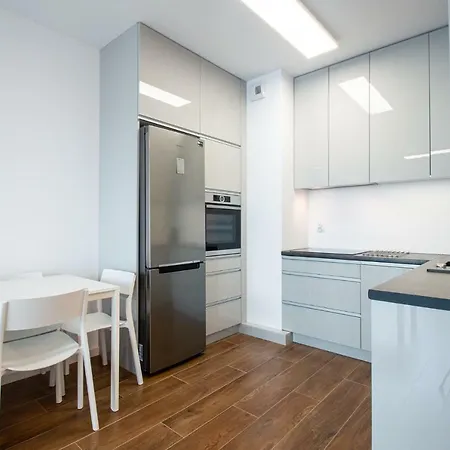 Grand - Bastion Walowa شقة